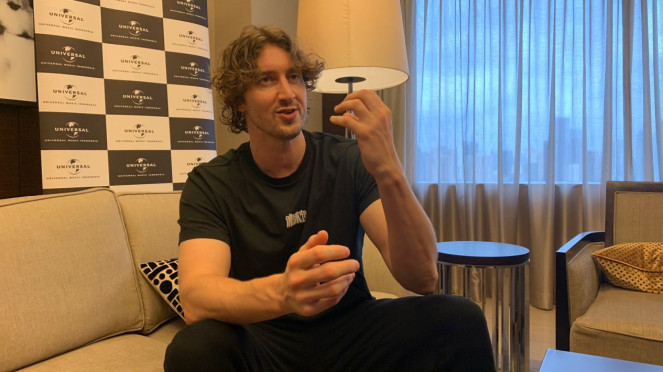 Dean Lewis. 