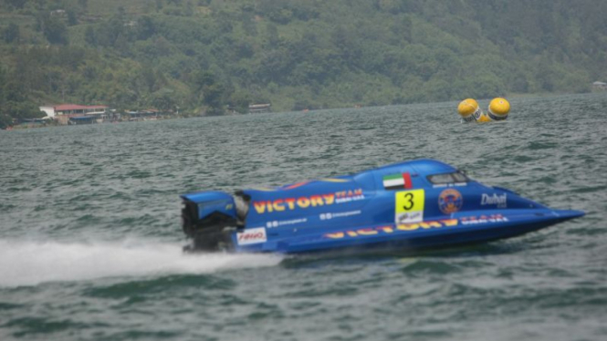 Pembalap F1 Powerboat saat menjalani sesi kualifikasi.