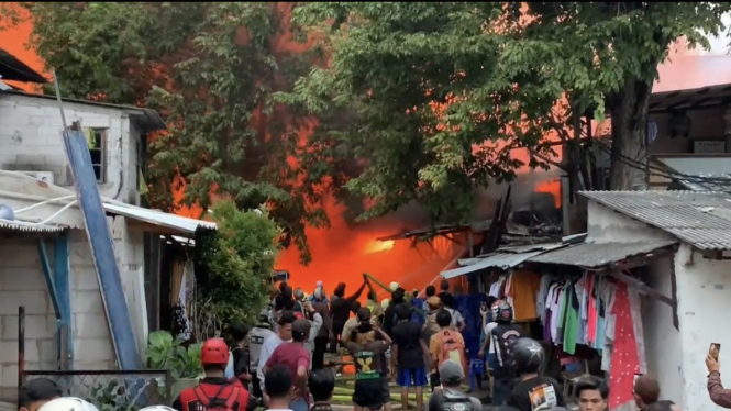 Kebakaran rumah semi permanen di Petojo Selatan, Tanah Abang