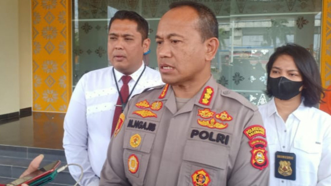 Kapolrestabes Palembang, Kombes Pol Mokhammad Ngajib,didampingi Kasat Reskrim AKBP Haris Dinzah dan Kanit PPA Ipda Cici Maretri Sianipar.