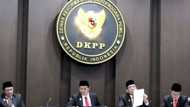 DKPP periksa Ketua KPU RI Hasyim Asyari.