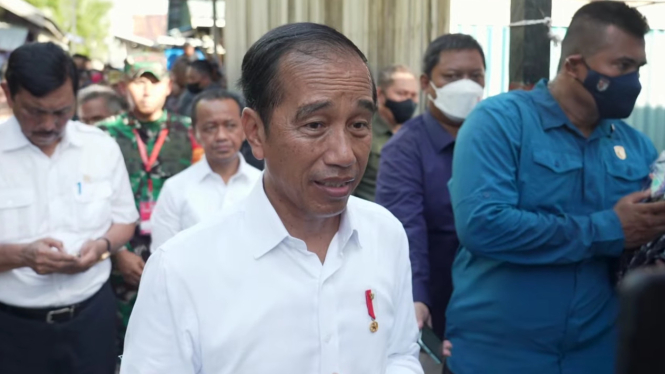 Presiden Jokowi di Kampung Nelayan Tanjung Pasir Tarakan, Kalimantan Utara