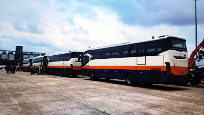 VIVA Otomotif: Bus karoseri Laksana diekspor ke Laos.