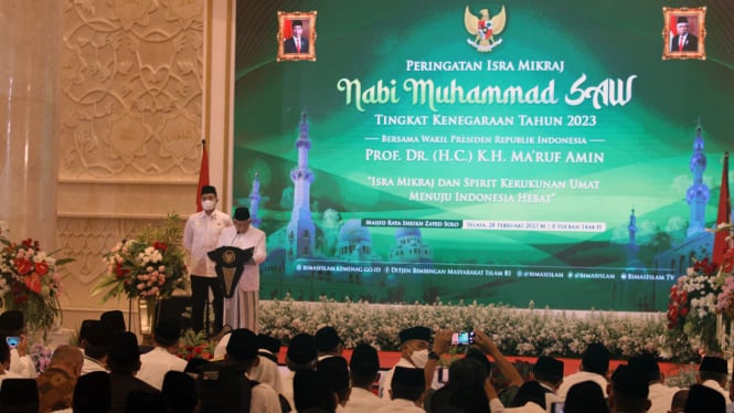 Wapres Ma'ruf Amin membuka secara resmi Masjid Raya Sheikh Zayed Solo untuk masyarakat umum pada Selasa malam, 28 Februari 2023.