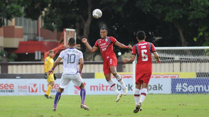 Duel laga Arema FC vs Persik di Stadion PTIK