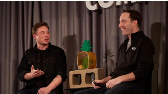 Elon Musk bersama CEO The Boring Company, Steve Davis.