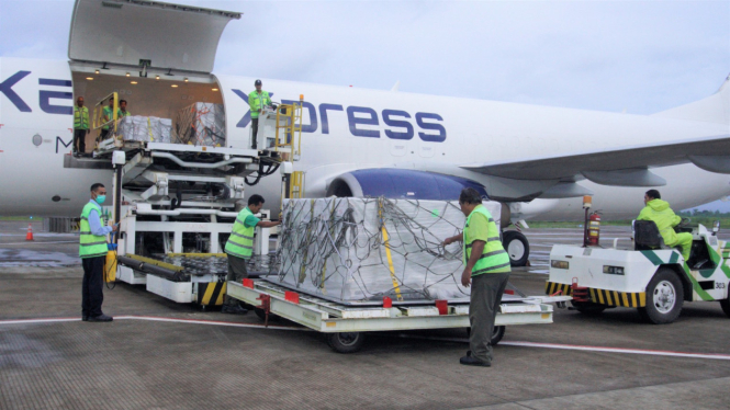 Logistik WSBK tiba di Bandara Zainuddin Abdul Madjid Lombok