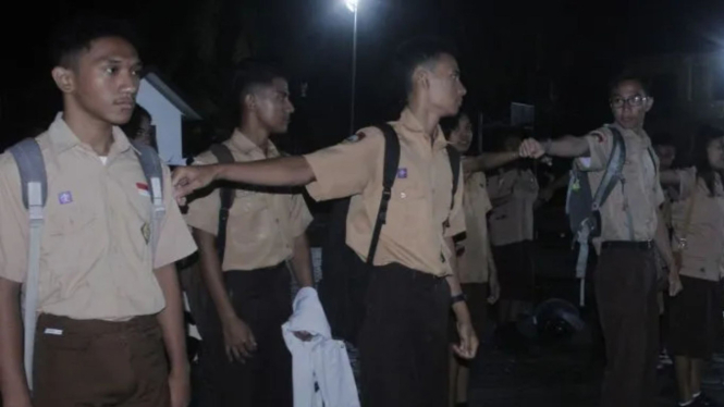 Sejumlah pelajar SMA/SMK di Kota Kupang mengikuti apel pagi mulai pukul 5