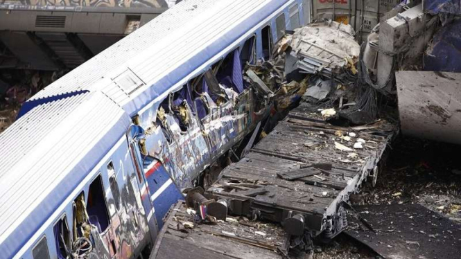 Gerbong kereta di Yunani yang mengalami kecelakaan dahsyat pada Rabu, 1 Maret