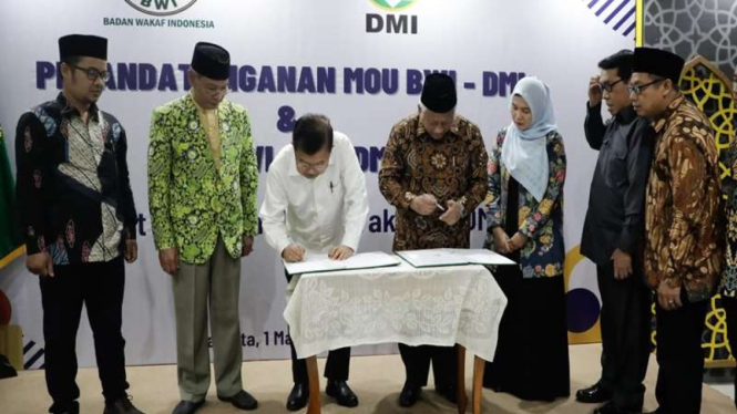 Penandatanganan MoU antara DMI dan BWI soal sertifikasi wakaf masjid