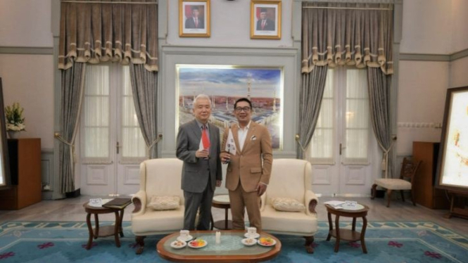 West Java Governor Ridwan Kamil and South Korean Ambassador to Indonesia