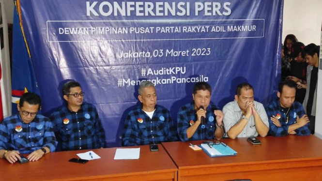 Elite DPP Prima konferensi pers terkait putusan PN Jakpus tunda Pemilu 2024.