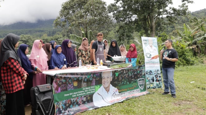 Kowarteg Indonesia pendukung Ganjar adakan demo memasak