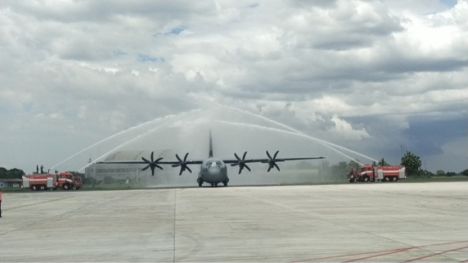 VIVA Militer: Pesawat Super Hercules C-130 J-30 tiba di Lanud Halim P.