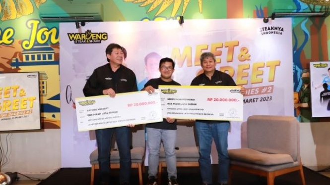 Coach Herry Iman Pierngadi dan coach Aryono Minarat dapat apresiasi