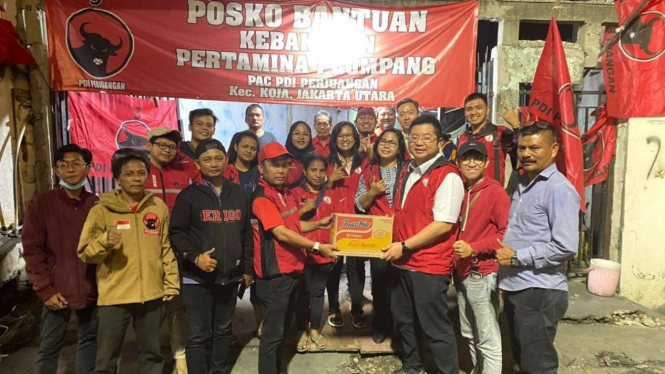 Taruna Merah Putih Beri Bantuan Korban Kebakaran Depo Pertamina Plumpang Jakut