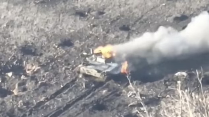 VIVA Militer: Tank tempur militer Rusia meledak