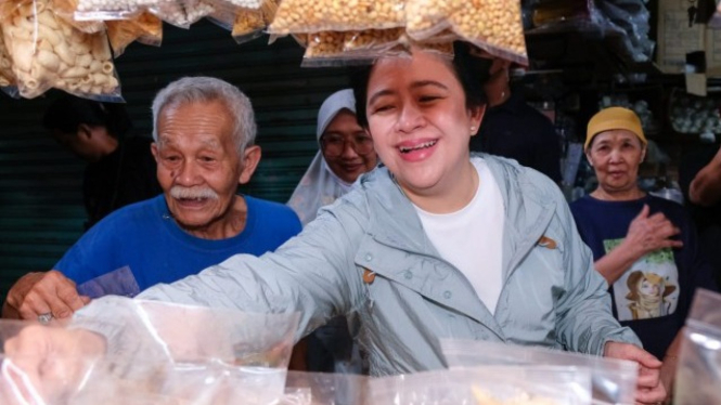 Ketua DPR RI, Dr. (H.C.) Puan Maharani saat meninjau Pasar Cihapit Bandung