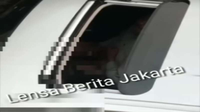 Tangkapan layar viral pria di dalam mobil Pajero tertangkap kamera sedang onani