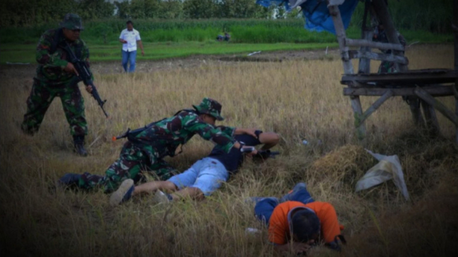 VIVA Militer: Prajurit TNI sergap penyusup di Lanud Iswahjudi.