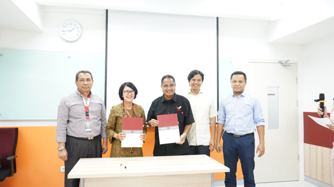 Penandatanganan kerja sama Universitas Bakrie dan VIVA Group di Bakrie Tower, Jakarta.