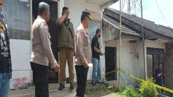 Polisi datangi lokasi penemuan jasad wanita tanpa busana di Bandung, Jawa Barat.
