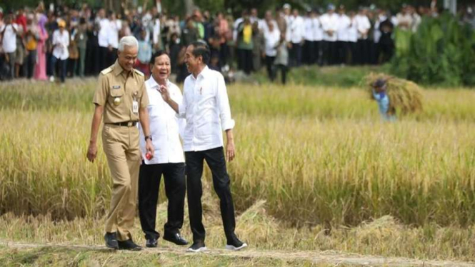 Presiden Jokowi, Menhan Prabowo dan Gubernur Jateng Ganjar Pranowo