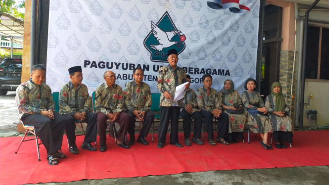 KH Alamul Huda (Gus Huda) bersama pengurus Paguyuban Umat Beragama Bojonegoro