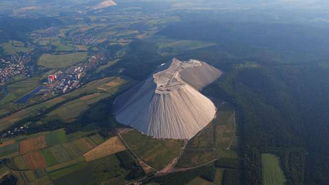 Gunung Garam Monte Kali.