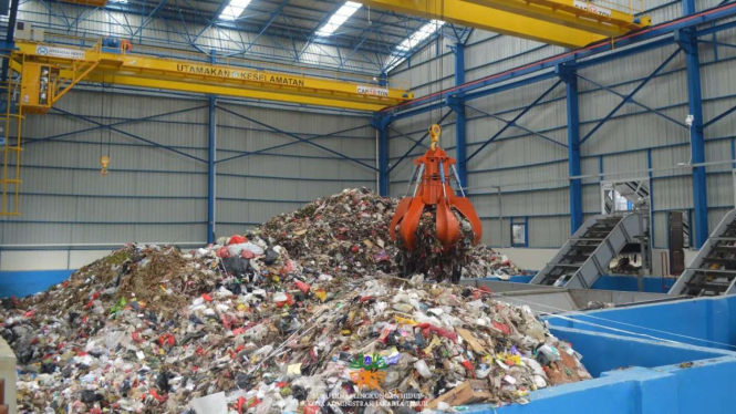 Fasilitas  pengolahan sampah Refuse Derived Fuel (RDF) plant di Bantar Gebang