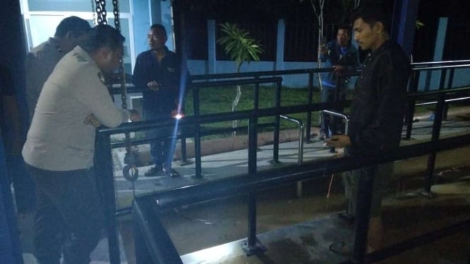 Polisi memeriksa air tercemar oli di SPAM Wae Mese Labuan Bajo
