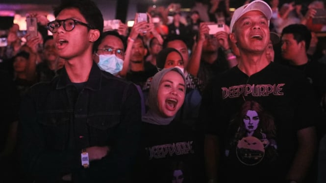 Ganjar Pranowo ajak anak dan istri nonton konser Deep Purple.