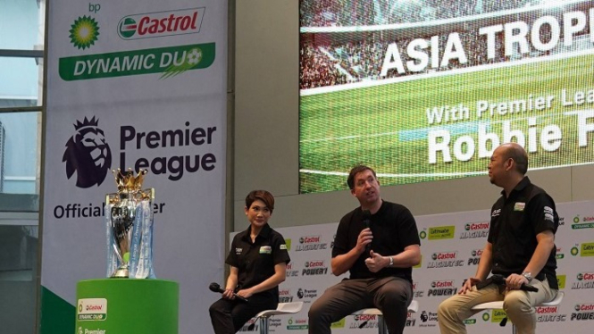 Legenda Liverpool, Robbie Fowler dan trofi Premier League tiba di Jakarta
