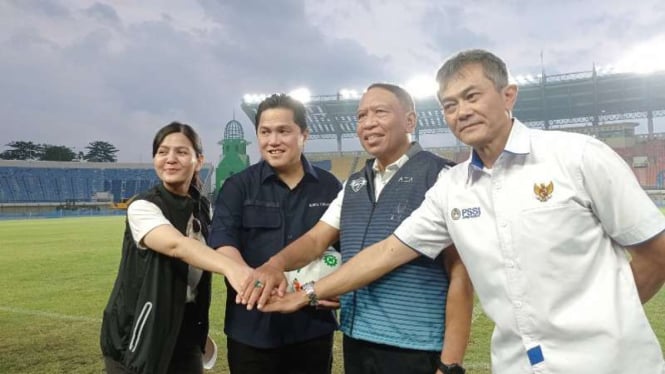 Ketua Umum PSSI Erick Thohir tinjau Stadion Si Jalak Harupat