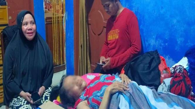 Nenek Muliati terbaring lemas kesakitan akibat dianiaya oknum ASN di Gowa Sulsel