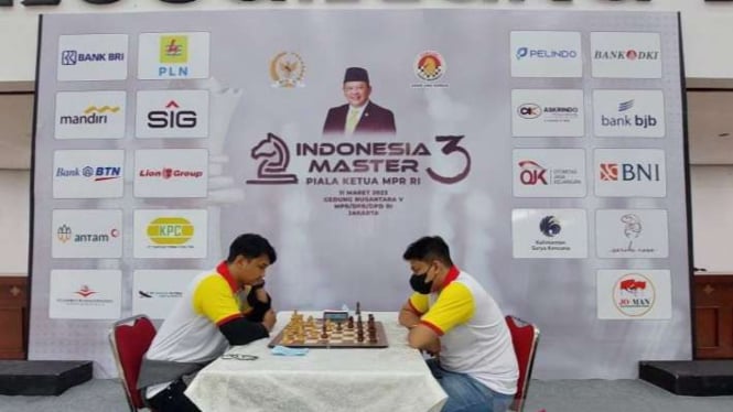 GM Susanto Megaranto (kanan) 