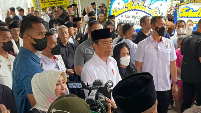 Presiden Jokowi dan Iriana melayat ke rumah duka istri Moeldoko yang meninggal