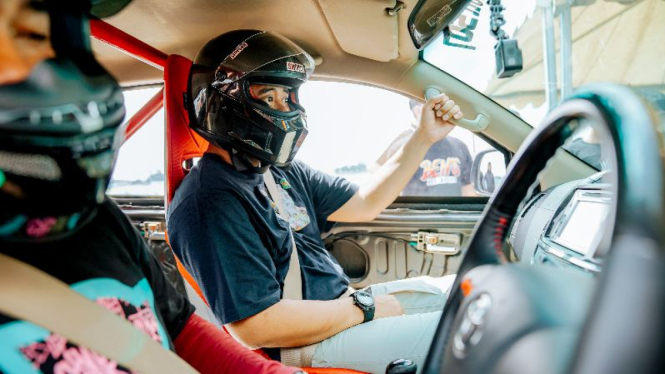 Jajal Drag Race Cars, Bobby Nasution Catatkan Waktu Tercepat.