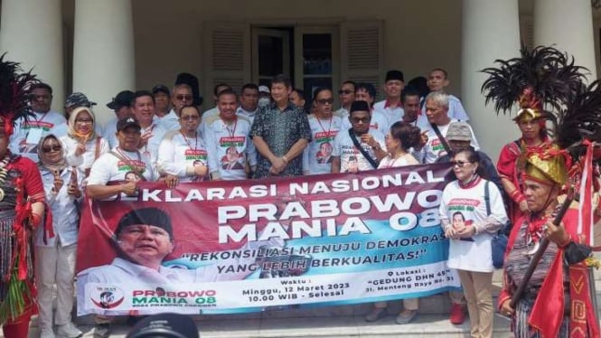 Relawan Jokowi Mania Nusantara (JoMan) mendeklarasikan Prabowo Mania 08 untuk mendukung Ketua Umum Partai Gerindra Prabowo Subianto maju sebagai calon presiden pada pemilu 2024 di Jakarta Pusat, Minggu, 12 Maret 2024.