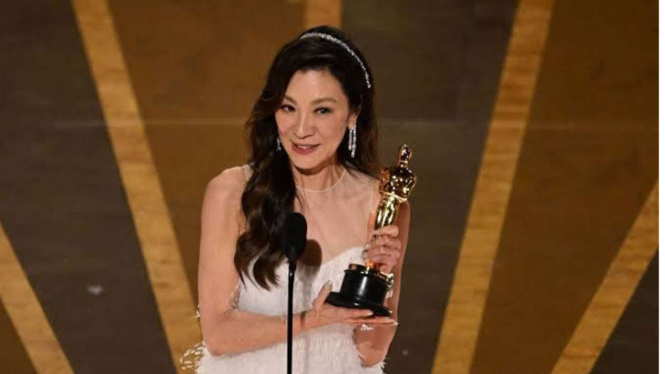 Michelle Yeoh di Oscar 2023