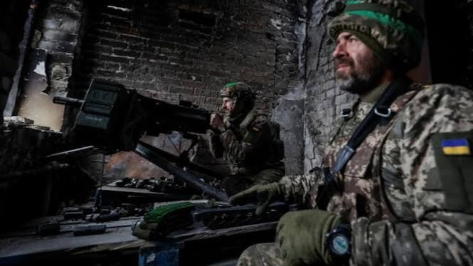 VIVA Militer: Tentara Ukraina mengawasi situasi di luar basis pertahanan