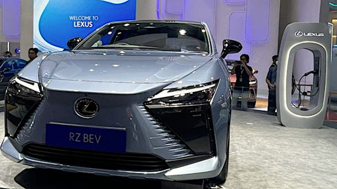 VIVA Otomotif: Mobil listrik Lexus RZ di pameran GJAW 2023