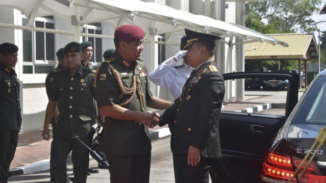 VIVA Militer: KSAD Jenderal TNI Dudung Abdurachman bertemu dengan Panglima TDDB