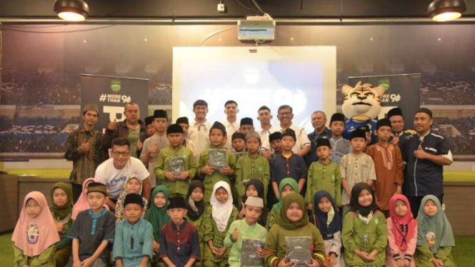 Persib Bandung rayakan HUT ke-90 bersama anak panti asuhan