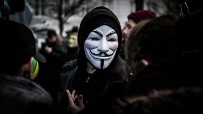 Perertas atau hacker.