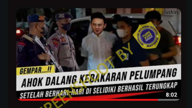 Jepretan layar (screenshot) kanal Youtube Pejuang Muda membagikan video dengan klaim bahwa mantan gubernur DKI Jakarta Basuki Tjahaja Purnama atau Ahok adalah dalang di balik insiden kebakaran Depo Pertamina Plumpang.