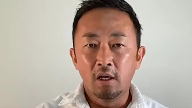 Seorang Youtuber gosip, yang juga merangkap menjadi anggota parlemen Jepang, Yoshikazu Higashitani dipecat parlemen Jepang.