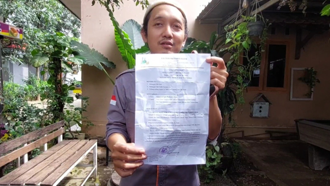 Guru SMK Cirebon Muhamad Sabil Fadilah yang dipecat gegara kritik Ridwan Kamil