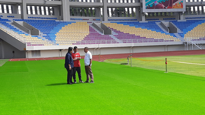 Ketum PSSI Erick Thohir dan Gibran di Stadion Manahan, Solo