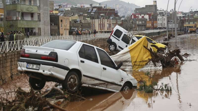 Banjir bandang di Sanliurfa, Turki, Rabu, 15 Maret 2023.